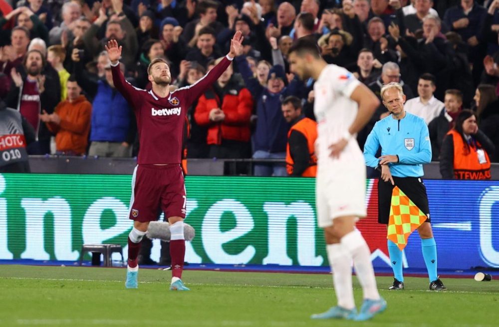 澳大利亚联赛上演绝杀，情绪高涨