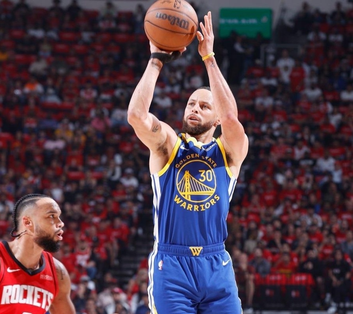 库里26+11+7 勇士大胜马刺 库里26+11+7 勇士大胜马刺